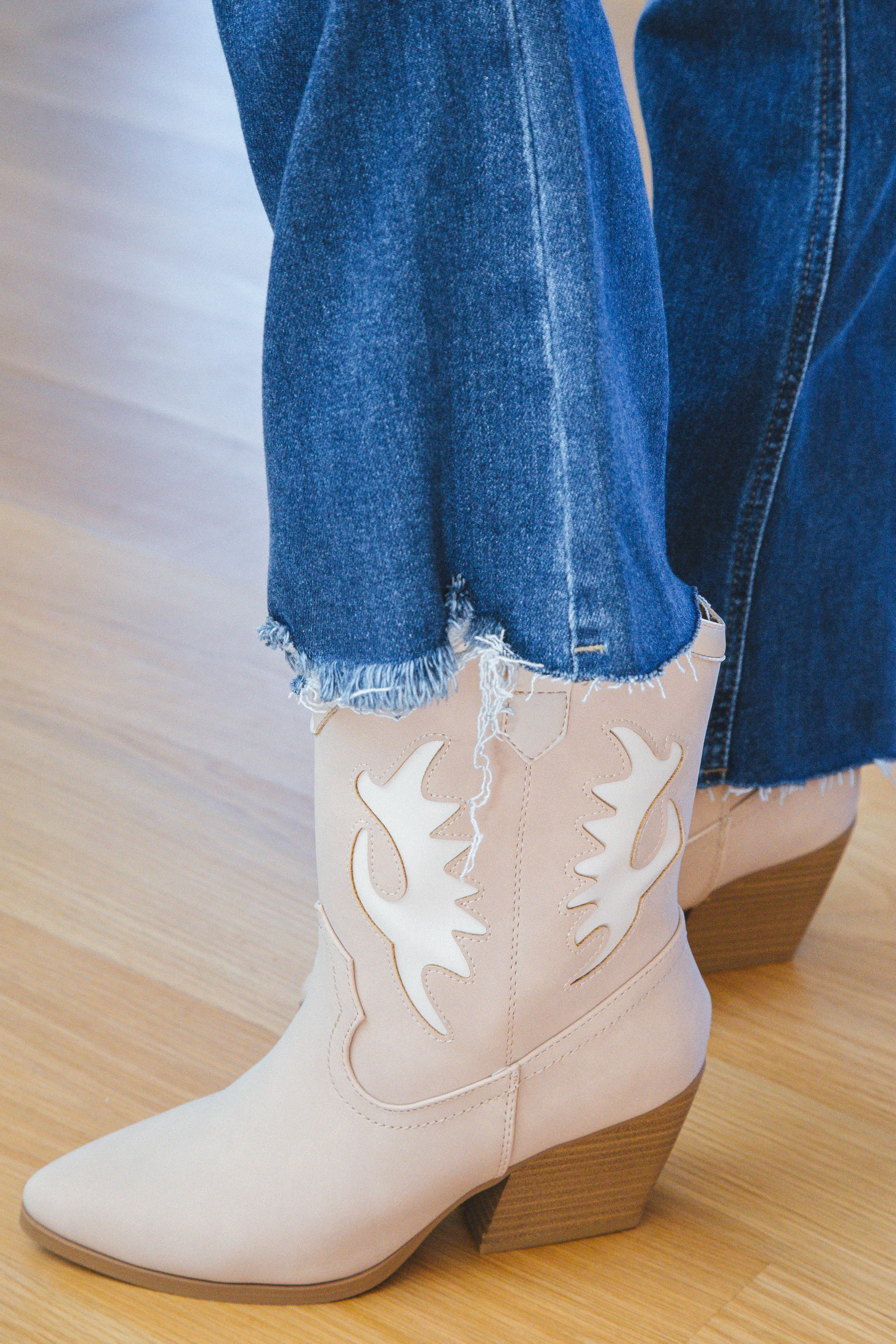 Giga Tonal Short Western Boot, Light Blonde Multi